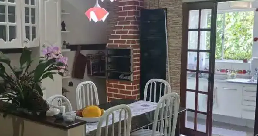 Casa à venda em Vinhedo-SP, bairro Capela: 4 quartos, 1 suíte, 3 banheiros, 2 vagas, 140,85 m². Venha conferir!