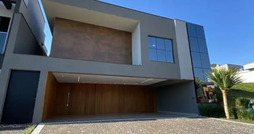 Essa luxuosa casa  de 3 suítes está à venda em Valinhos, no Cond. Mont Alcino um excelente condomínio relativamente pequeno e muito seguro