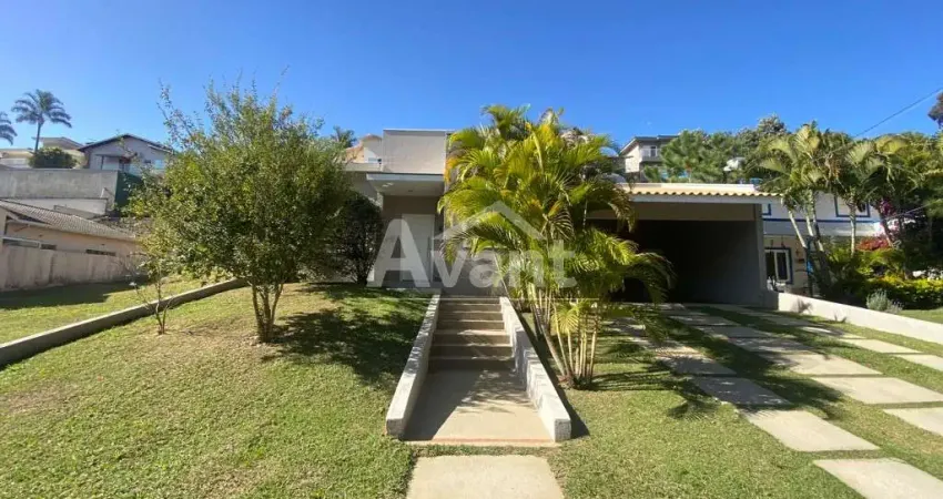 Casa à Venda no Bosque de Grevílea em Vinhedo, Condomínio Arborizado, Área de Lazer Completa com Piscina, Quadra de Tênis e Pista de Skate