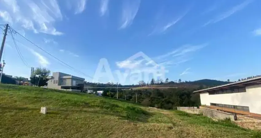 Terreno de Esquina com 982,82m²  Leve Declive em Condomínio de Alto Padrão  no Campo de Toscana em Vinhedo S.P  Área de Lazer Completa