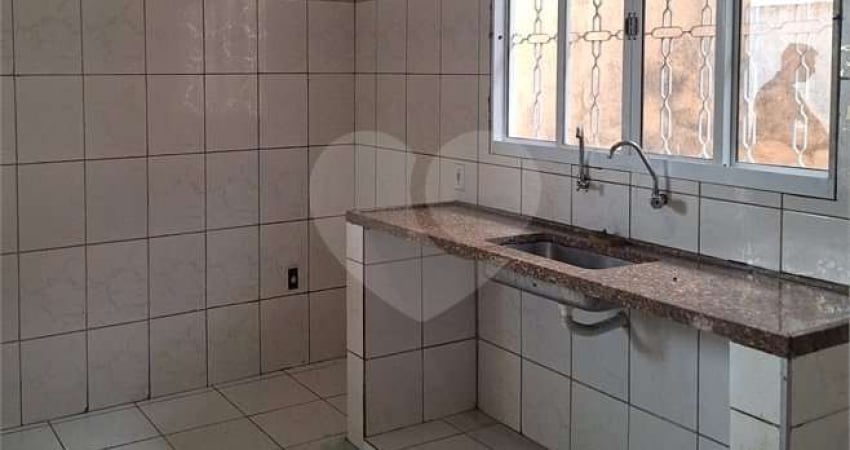 Casa com 2 quartos à venda em Vila Dutra - SP