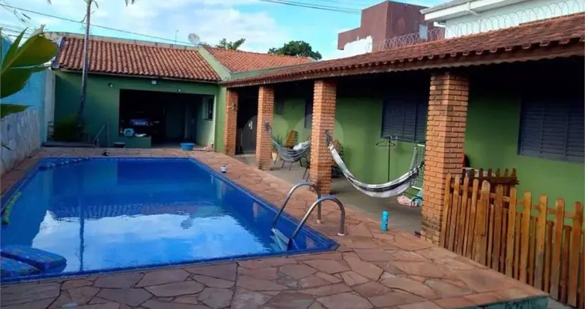 Casa com 3 quartos à venda na Rua Itacuruçá, Parque São João, Bauru