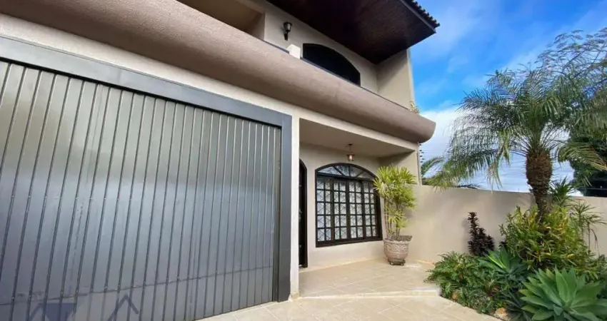 Sobrado com 4 dormitórios para alugar, 204 m² por R$ 5.500,00/mês - Centro - Cascavel/PR