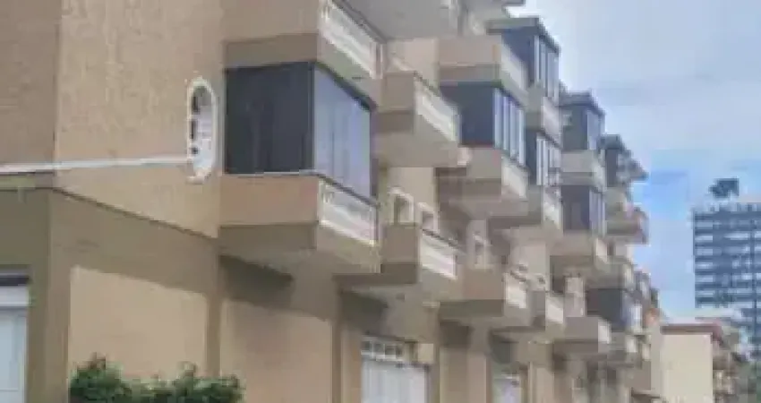 Belíssimo apartamento de cobertura duplex próximo ao mar