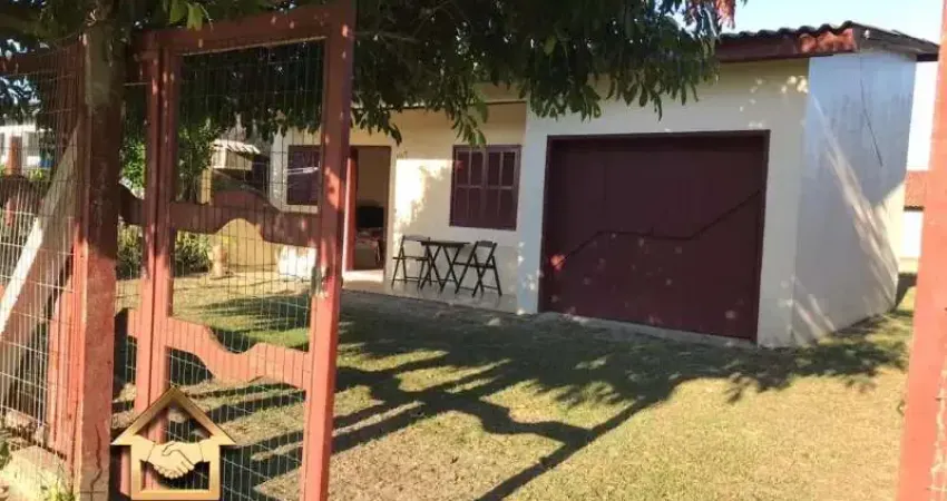 Casa de alvenaria próximo ao mar e praça da coruja em nova tramandaí