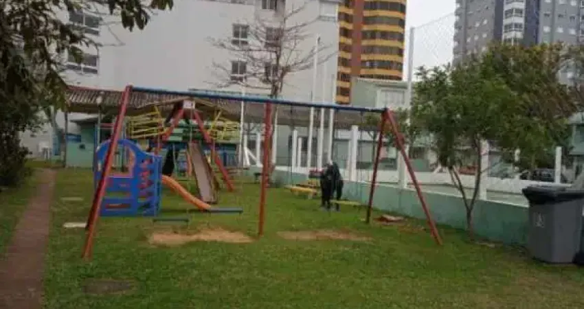 Ótimo apartamento de frente para a avenida da Igreja no centro de Tramandaí