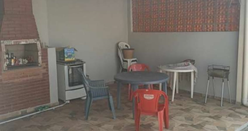 Casa Térrea em Valinhos com 3 dorms. c/suíte e 3 vagas de garagem