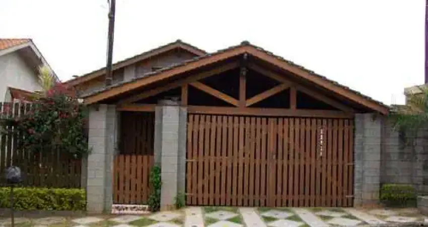 Sobrado de 320m² com 4 quartos em Jardim Guapíra