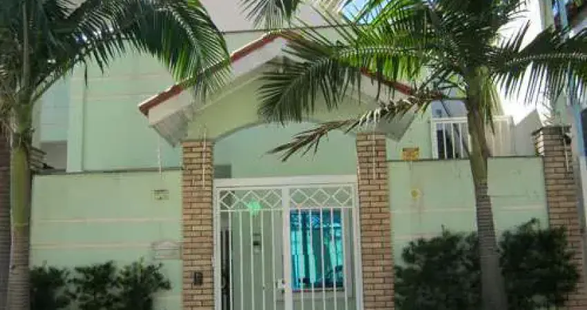 Cond. fechado de 160m² com 3 quartos em Santa Terezinha