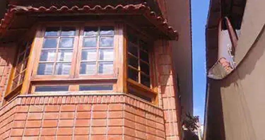 Sobrado de 220m² com 3 quartos em Santa Terezinha