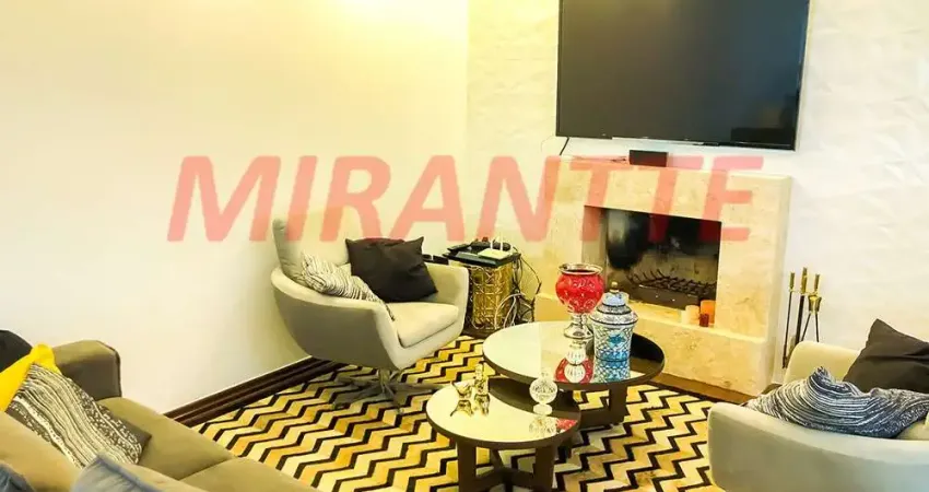 Sobrado de 370m² com 3 quartos em Água Fria