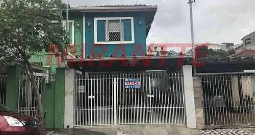 Sobrado de 180m² com 3 quartos em Água Fria