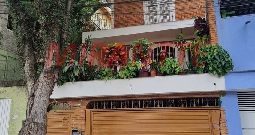 Sobrado de 188m² com 4 quartos em Água Fria