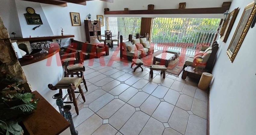 Sobrado de 477m² com 4 quartos em Horto Florestal