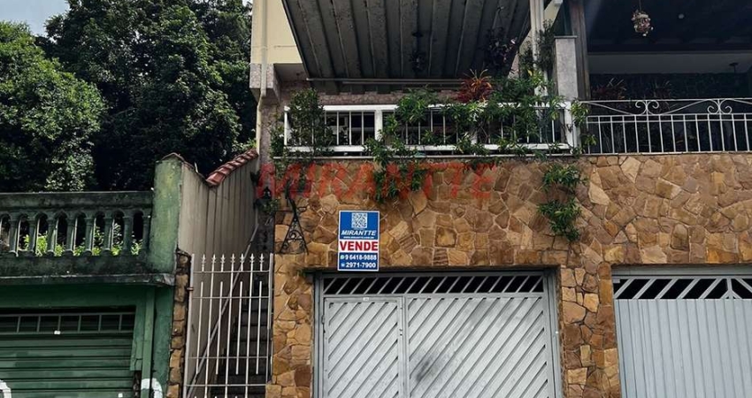 Sobrado de 150m² com 3 quartos em Água Fria