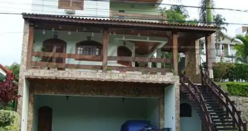 Cond. fechado de 390m² com 4 quartos em CONDOMÍNIO ARUÃ