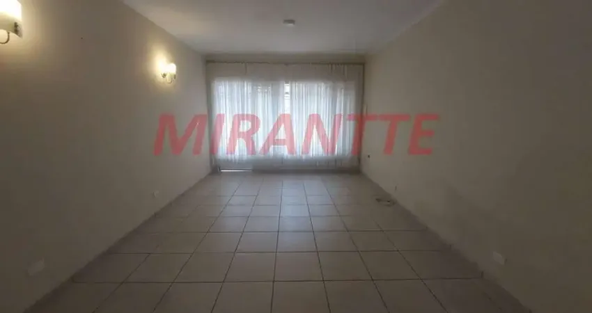 Sobrado de 217m² com 3 quartos em Água Fria