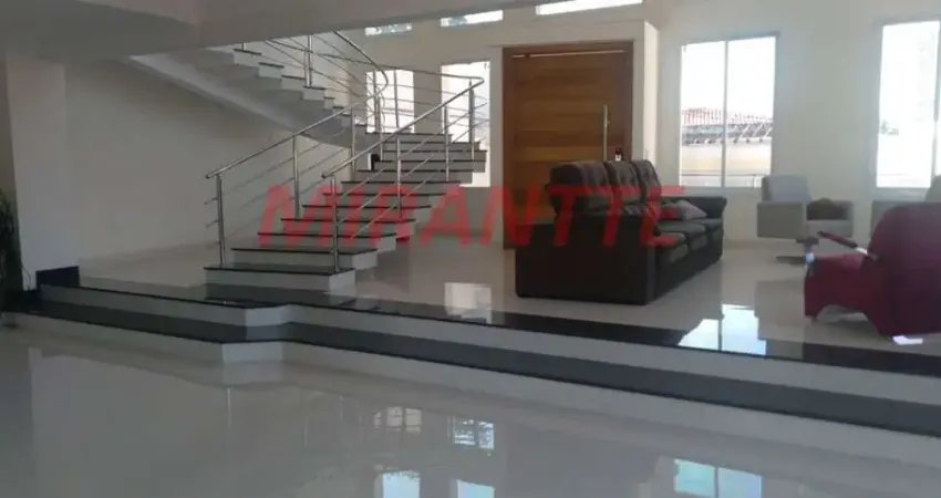 Sobrado de 4.11m² com 3 quartos em Jardim França