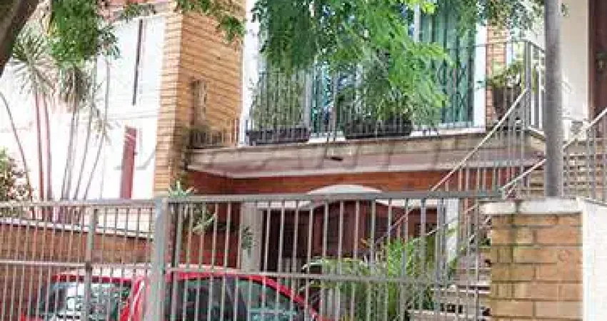 Sobrado de 230m² com 3 quartos em Água Fria