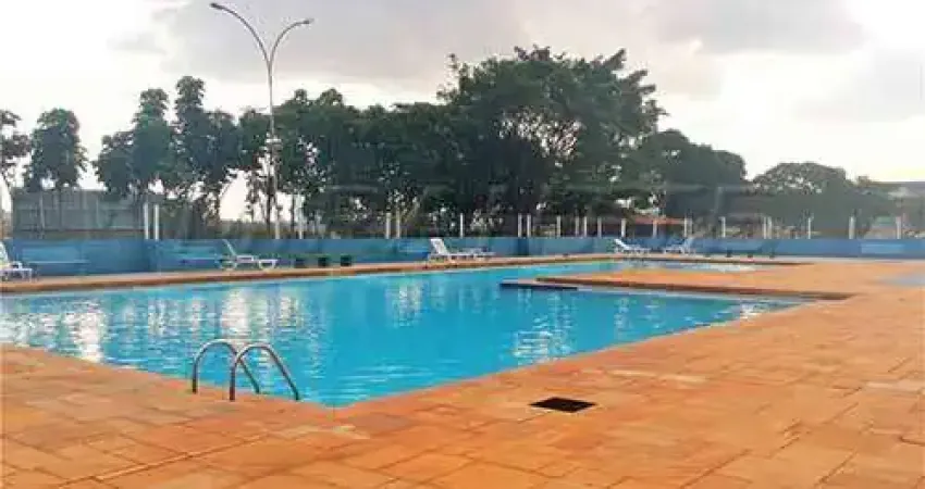 Cond. fechado de 68m² com 3 quartos em Cidade Julia