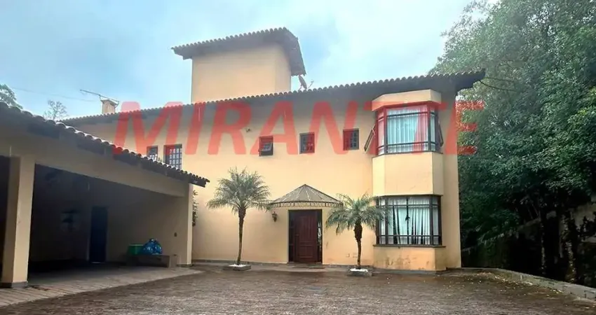 Cond. fechado de 460m² com 5 quartos em Serra da Cantareira