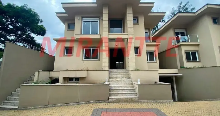 Cond. fechado de 400m² com 4 quartos em Barro Branco (Zona Norte)