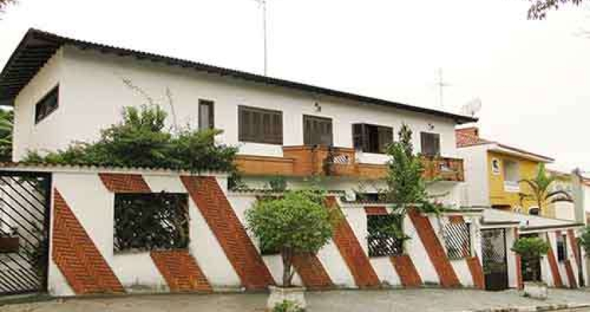 Casa terrea de 600m² com 9 quartos em Jardim Guapíra