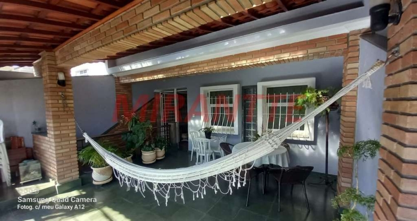 Sobrado de 211m² com 4 quartos em Tremembe