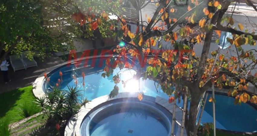 Sobrado de 600m² com 4 quartos em Jardim Floresta