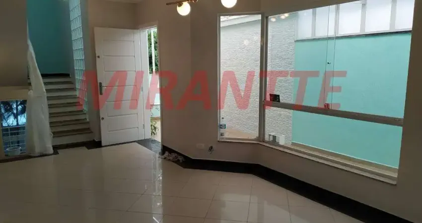 Sobrado de 228m² com 3 quartos em Água Fria