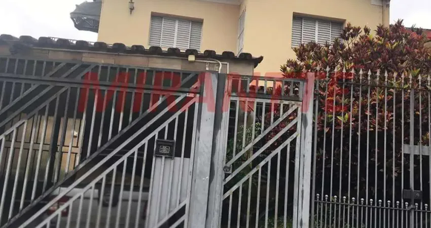 Sobrado de 170m² com 4 quartos em Santa Terezinha