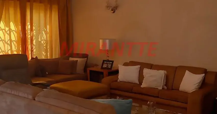 Sobrado de 250m² com 4 quartos em Jardim São Bento