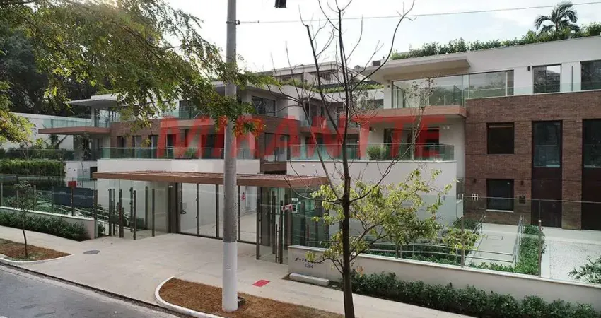 Cond. fechado de 626m² com 4 quartos em Alto de Pinheiros