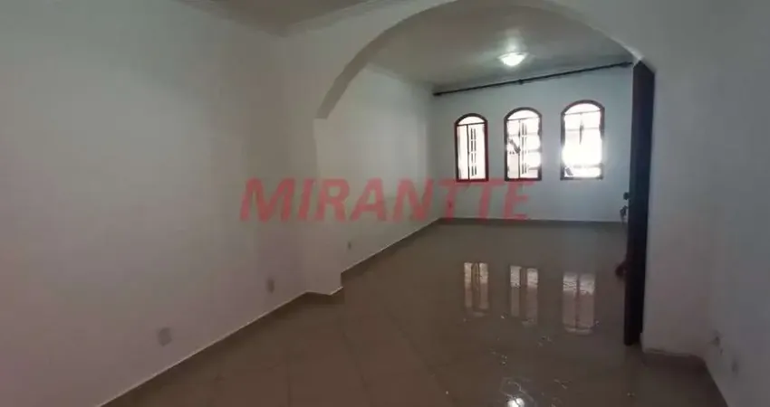 Sobrado de 200m² com 4 quartos em Vila Nova Carolina