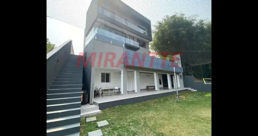 Cond. fechado de 560m² com 4 quartos em Condomínio Vale das Águas