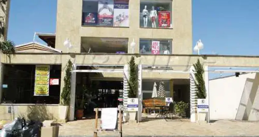 Comercial de 1200m² em Limão