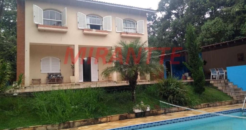 Sobrado de 350m² com 3 quartos em Serra da Cantareira