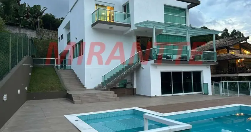 Sobrado de 600m² com 4 quartos em Serra da Cantareira