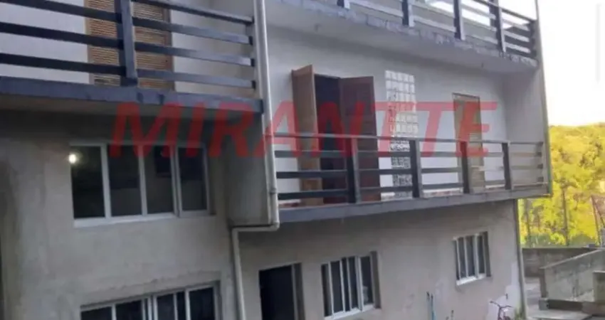 Cond. fechado de 450m² com 5 quartos em Serra da Cantareira