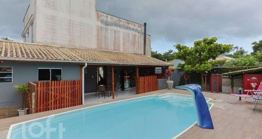 Casa à venda em Alto Ribeirão Leste com 133 m², 3