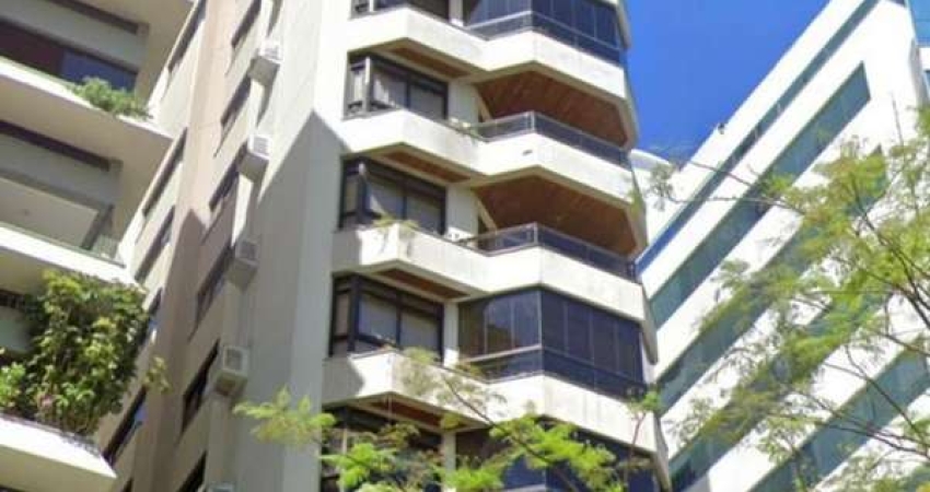 Apartamento à venda em Centro com 214 m², 3 quarto