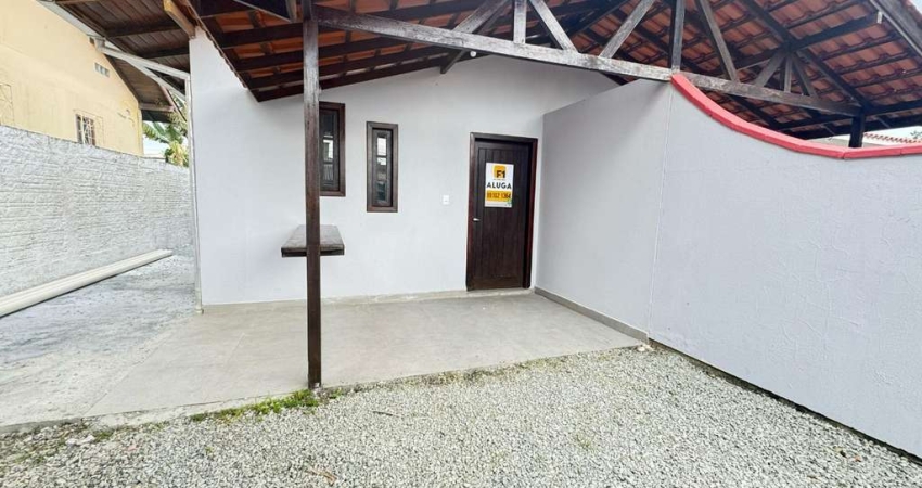 Casa de 2 dormitórios para locação no Carianos