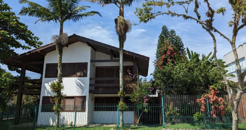 Casa de 4 dormitórios à venda na Trindade