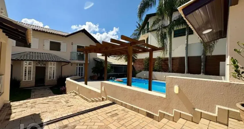 Casa à venda em Centro com 317 m², 4 quartos, 2 su