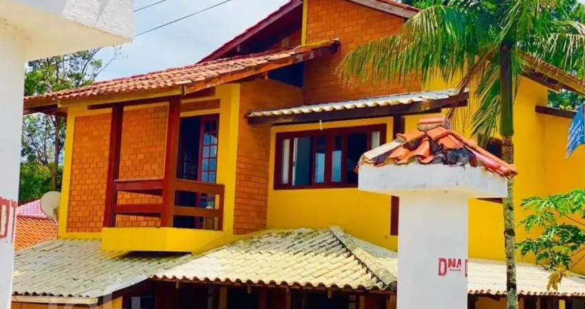 Casa à venda em Caiacanga com 257 m², 7 quartos