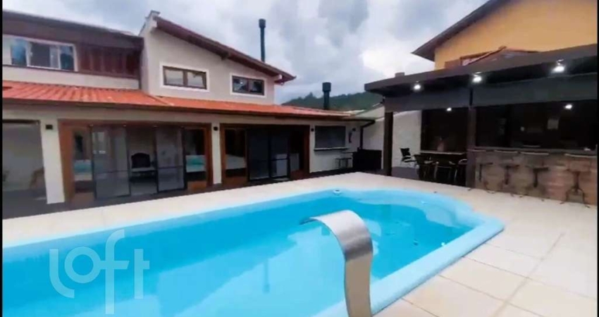 Casa à venda em Vargem Grande com 470 m², 6 quarto