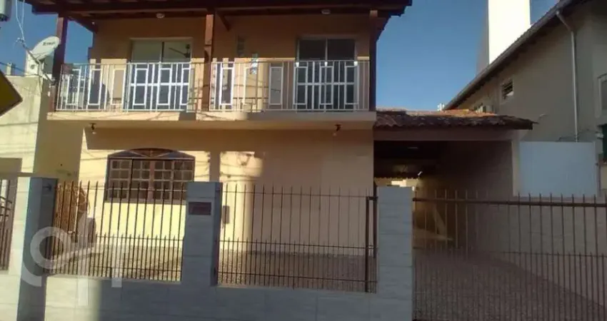 Casa com 3 quartos à venda na Rua Edison Areas, 40, Trindade, Florianópolis
