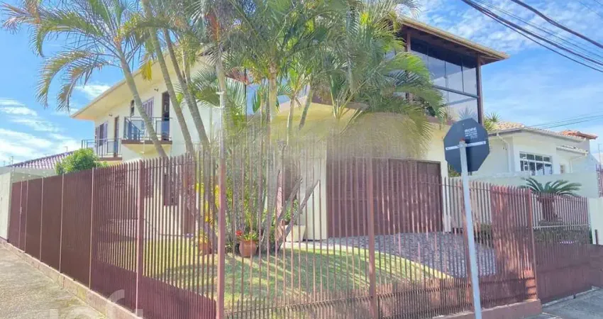 Casa à venda em Itaguaçu com 254 m², 4 quartos, 2