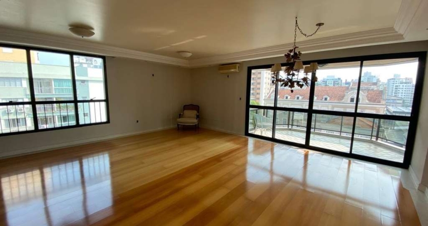 Apartamento de 4 dormitórios à venda no Centro