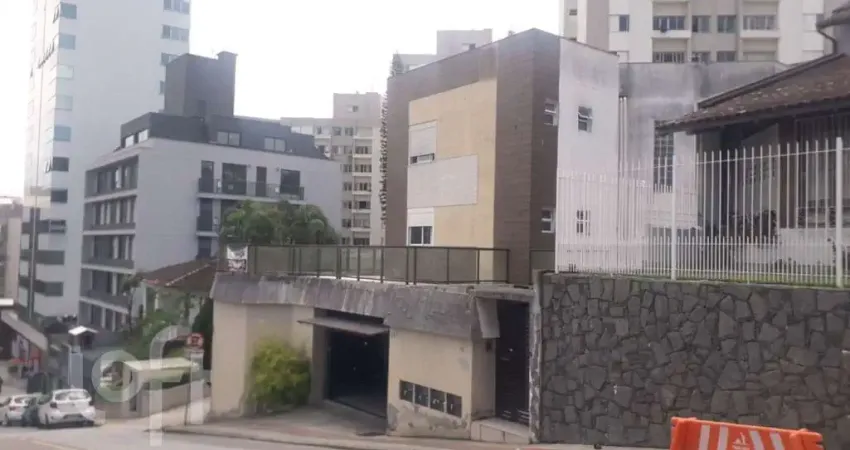 Casa à venda em Centro com 401 m², 2 quartos, 2 su